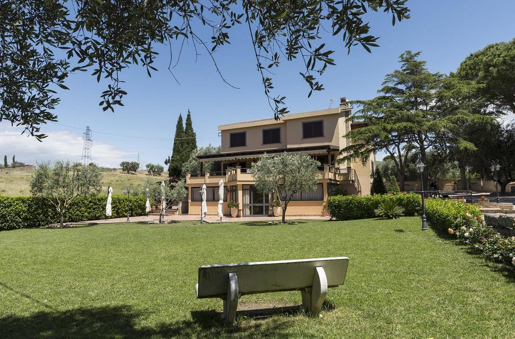 Bed And Breakfast La Corte Degli Ulivi Civitavecchia Buitenkant foto