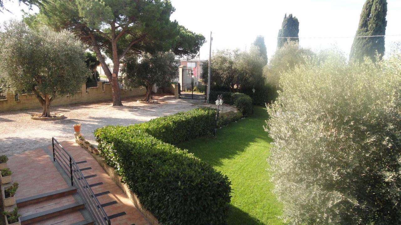 Bed And Breakfast La Corte Degli Ulivi Civitavecchia Buitenkant foto